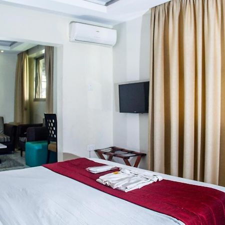 Glee Hotel Aliayabiagba Ngoại thất bức ảnh
