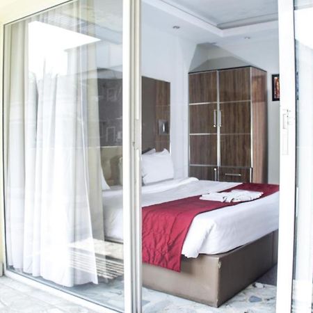 Glee Hotel Aliayabiagba Ngoại thất bức ảnh