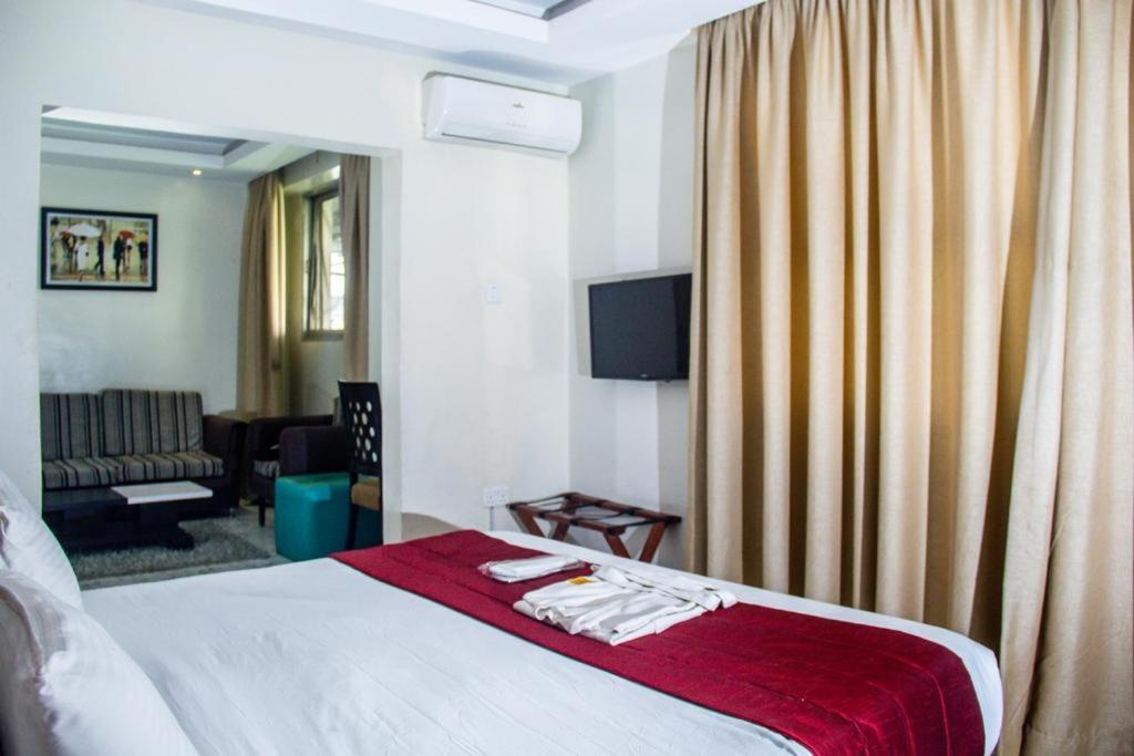 Glee Hotel Aliayabiagba Ngoại thất bức ảnh