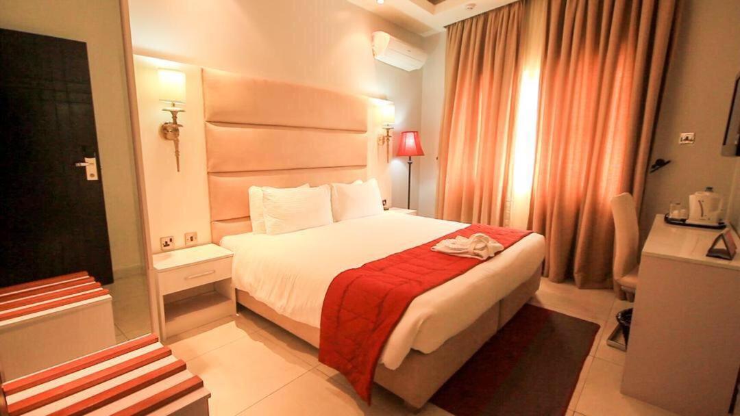Glee Hotel Aliayabiagba Ngoại thất bức ảnh