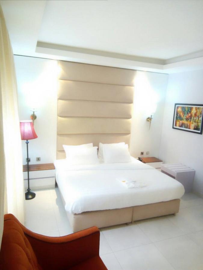 Glee Hotel Aliayabiagba Ngoại thất bức ảnh