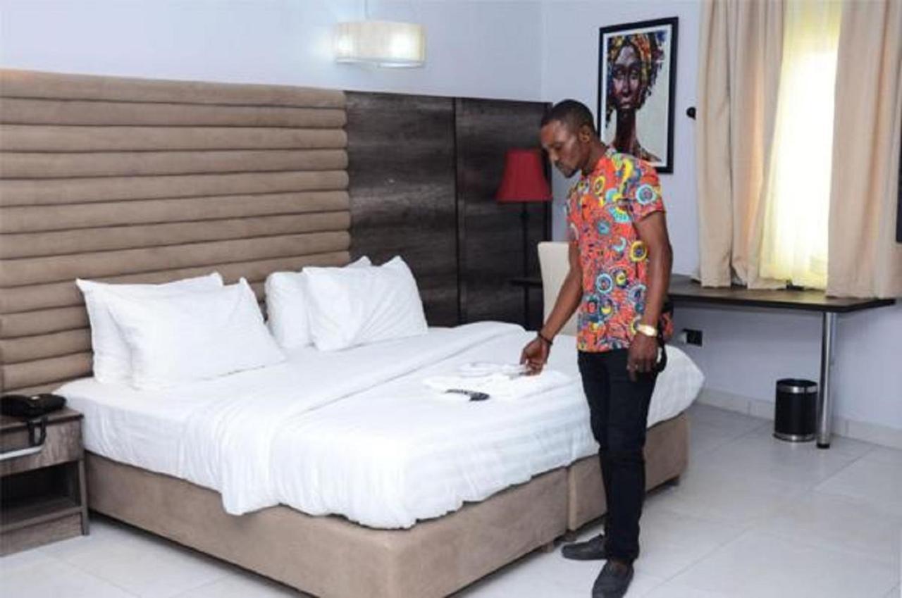 Glee Hotel Aliayabiagba Ngoại thất bức ảnh