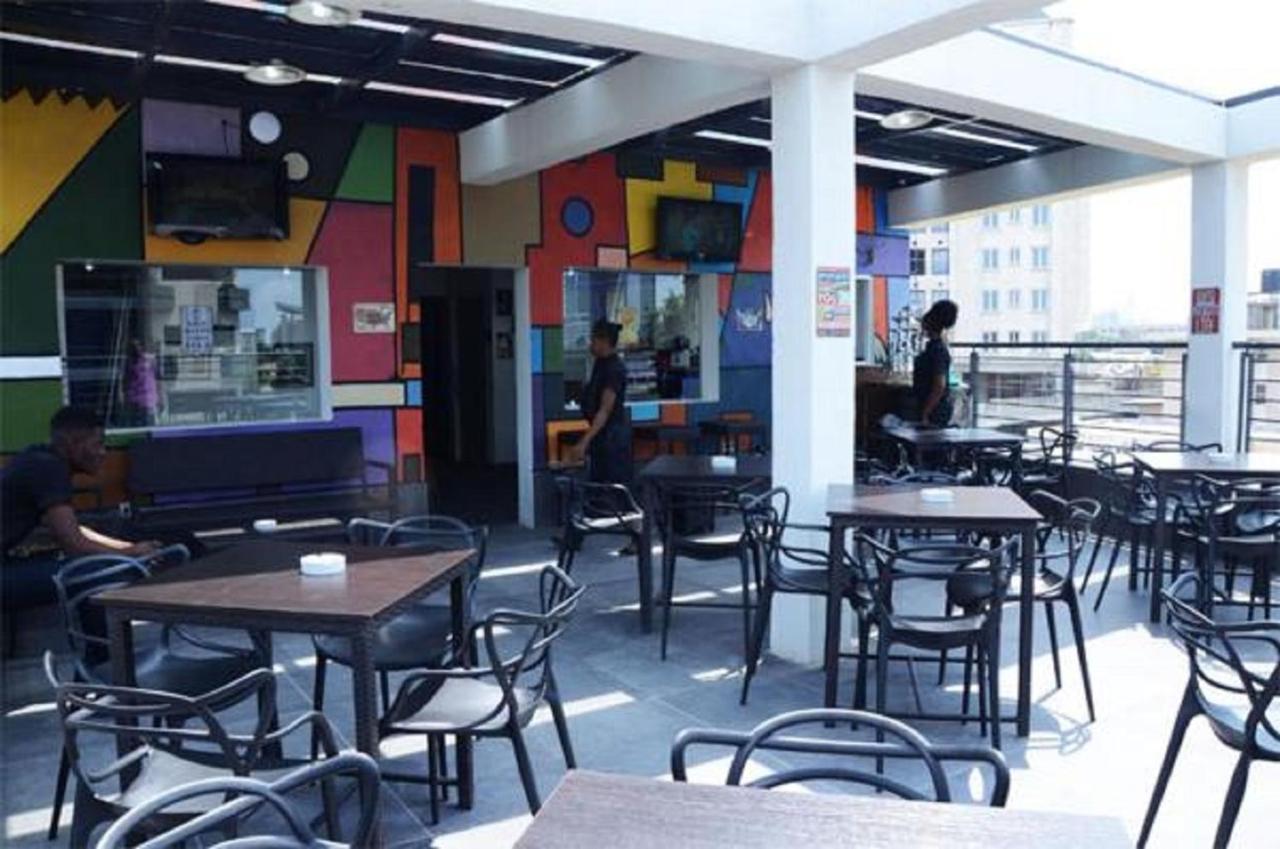 Glee Hotel Aliayabiagba Ngoại thất bức ảnh