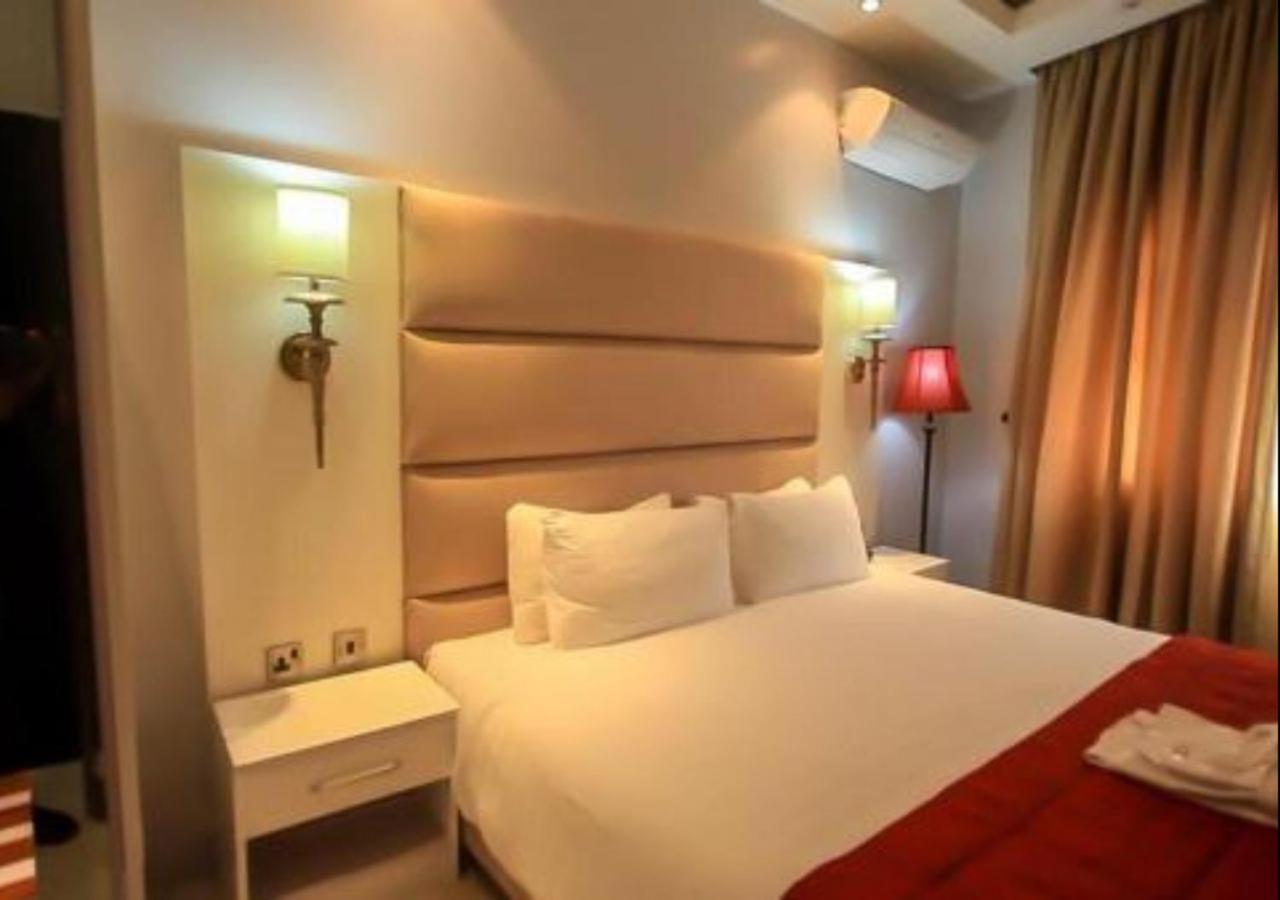Glee Hotel Aliayabiagba Ngoại thất bức ảnh