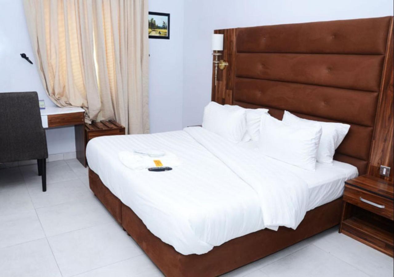 Glee Hotel Aliayabiagba Ngoại thất bức ảnh
