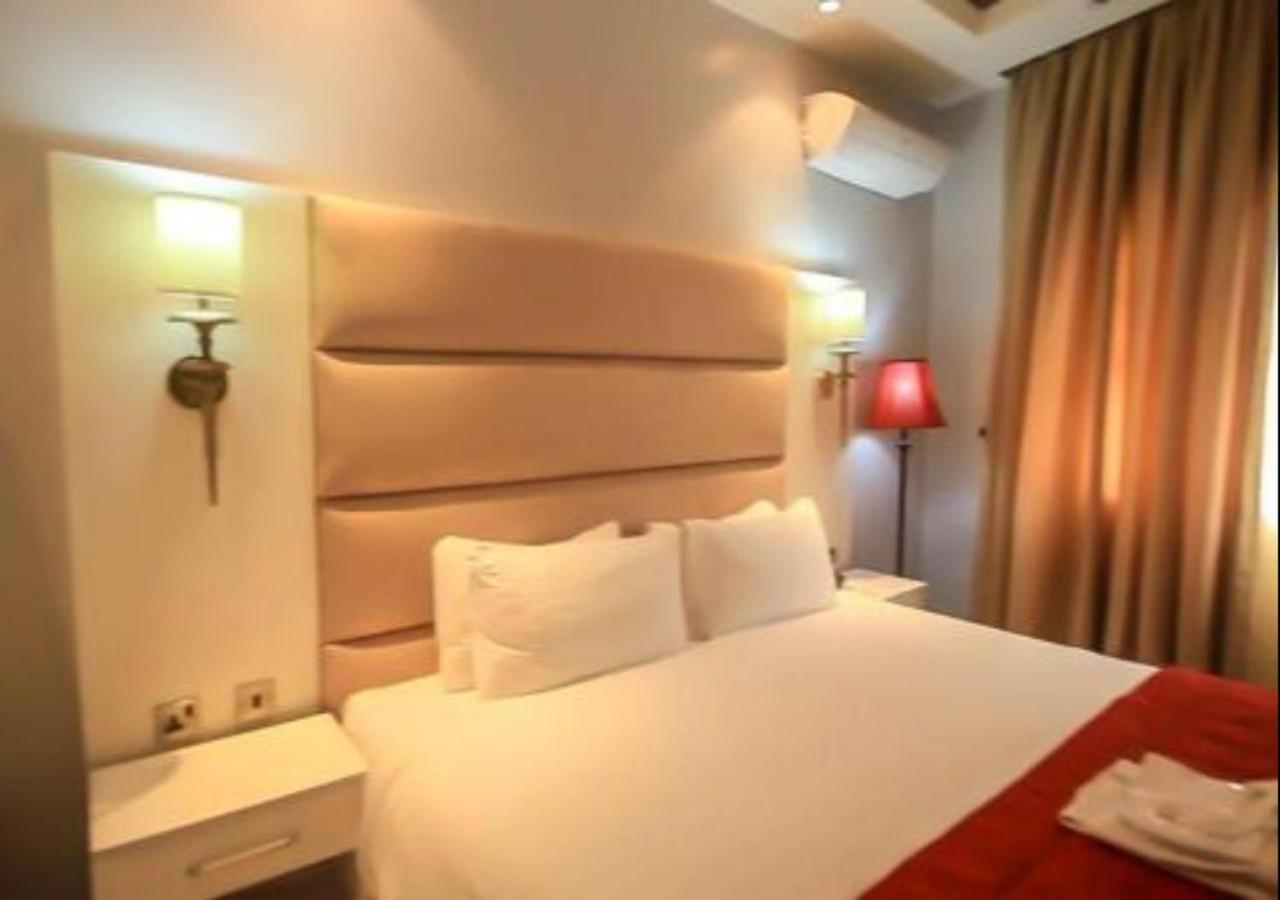 Glee Hotel Aliayabiagba Ngoại thất bức ảnh
