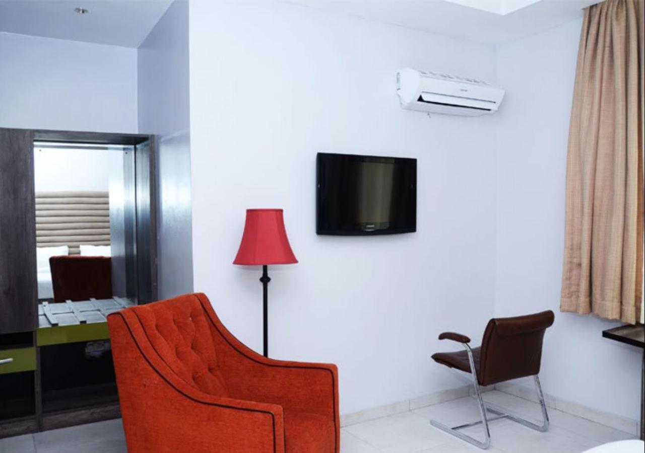 Glee Hotel Aliayabiagba Ngoại thất bức ảnh