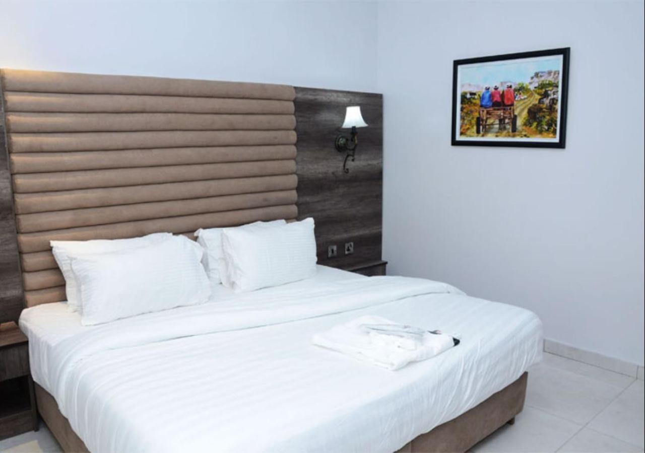 Glee Hotel Aliayabiagba Ngoại thất bức ảnh