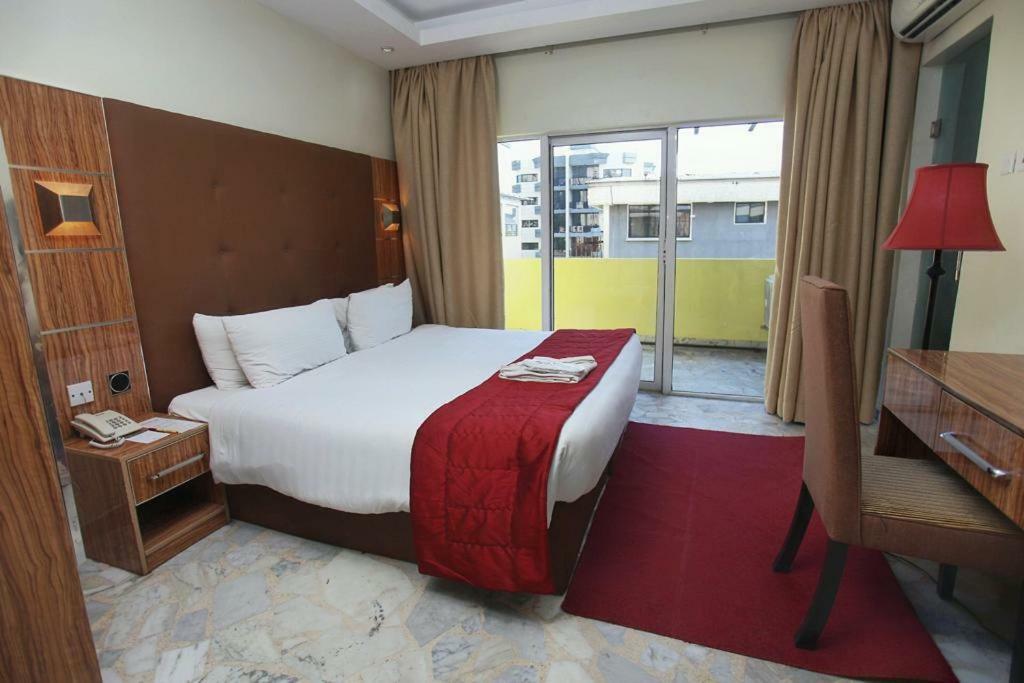 Glee Hotel Aliayabiagba Ngoại thất bức ảnh