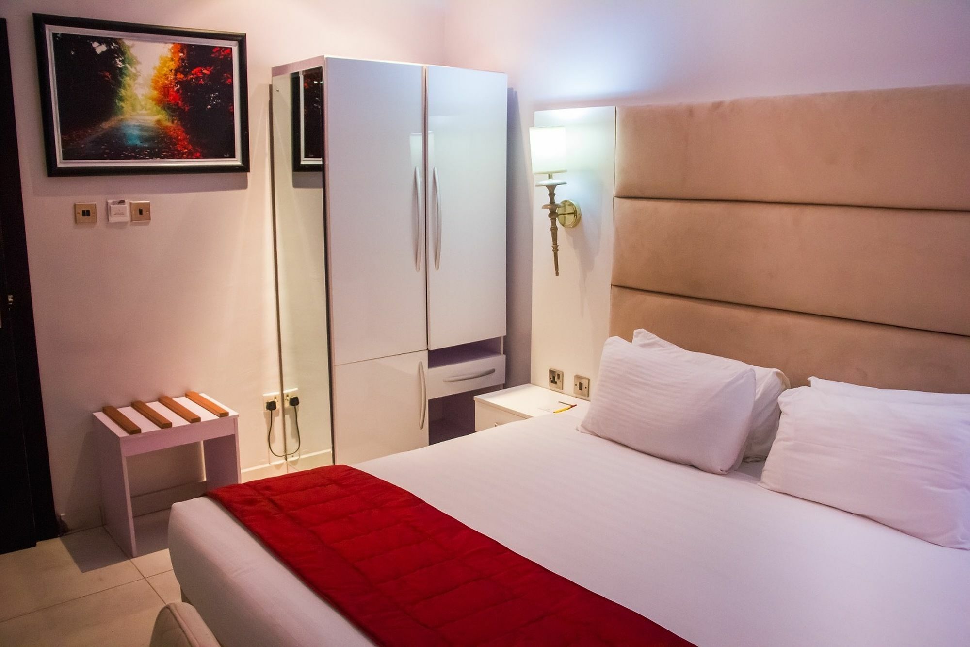 Glee Hotel Aliayabiagba Ngoại thất bức ảnh