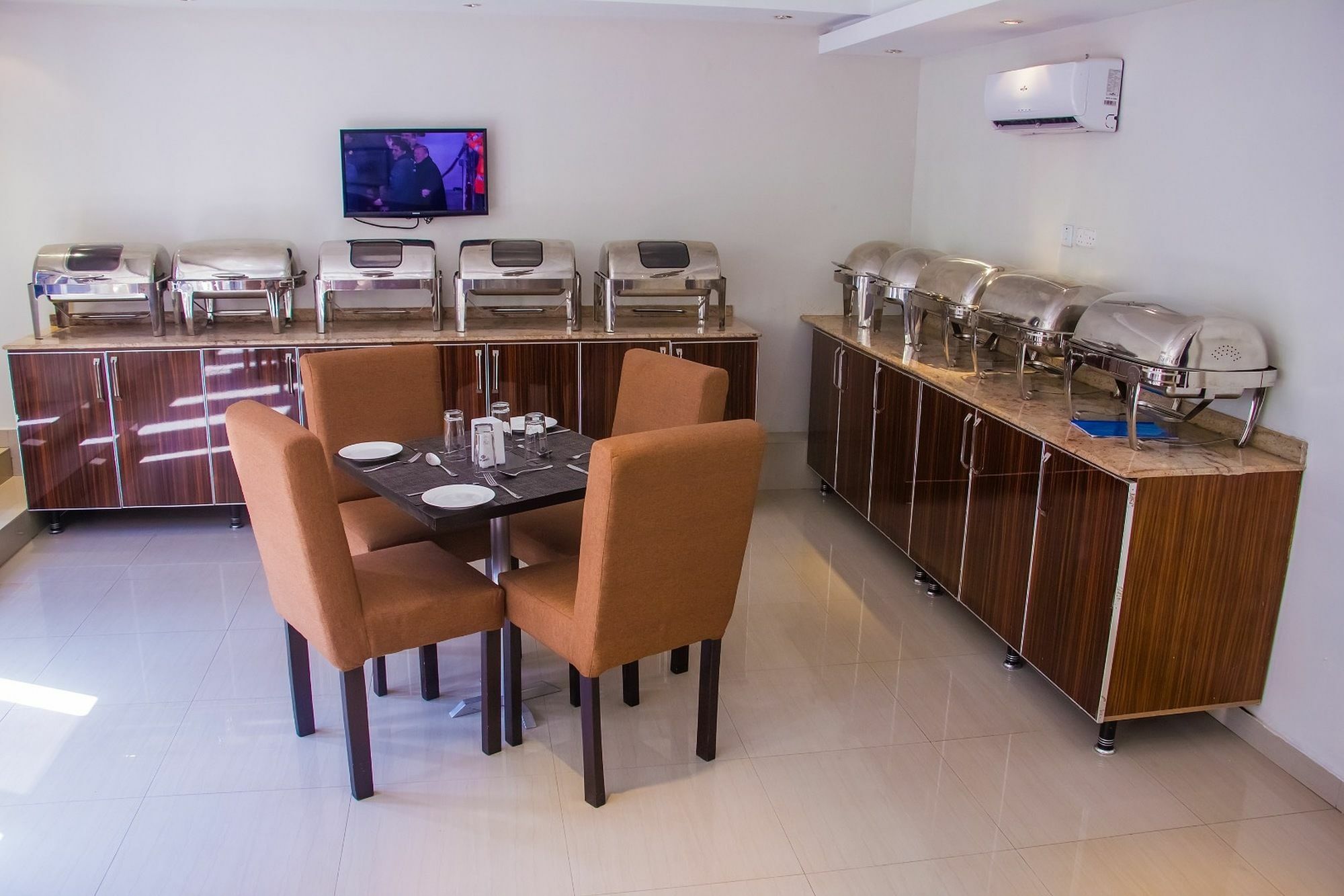Glee Hotel Aliayabiagba Ngoại thất bức ảnh