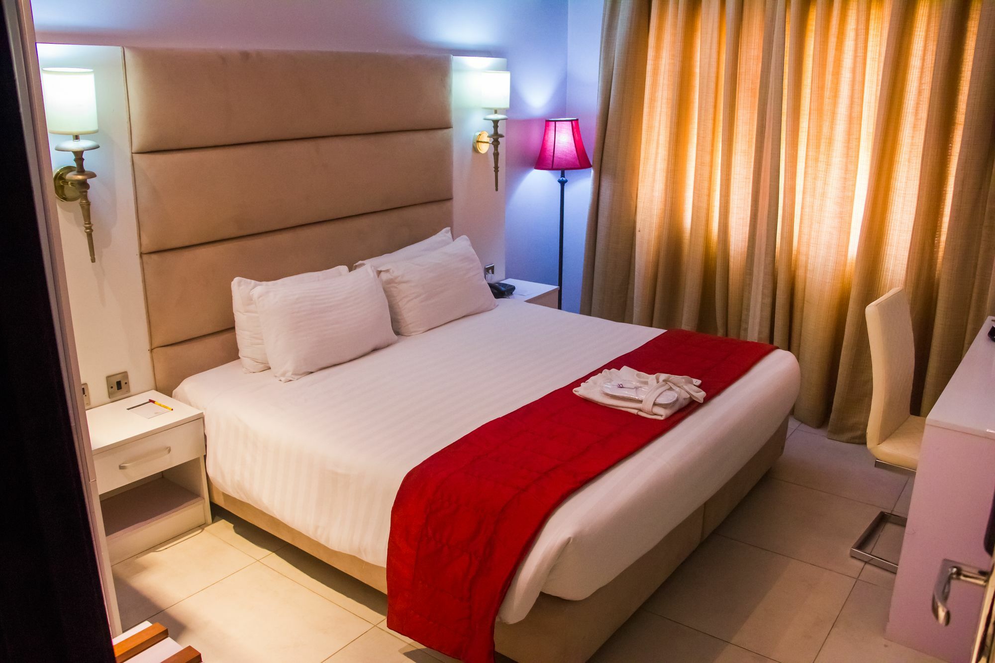 Glee Hotel Aliayabiagba Ngoại thất bức ảnh