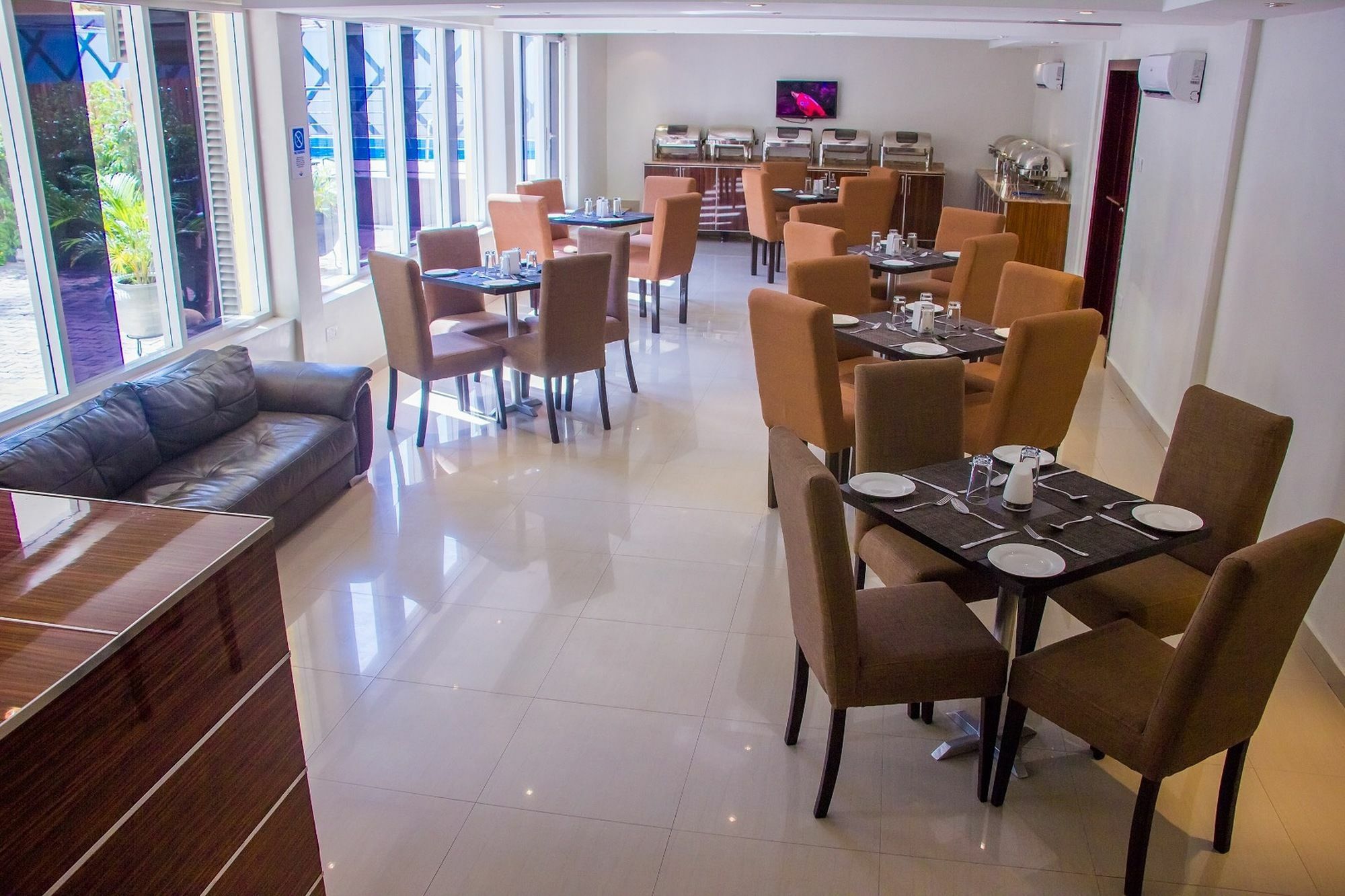 Glee Hotel Aliayabiagba Ngoại thất bức ảnh