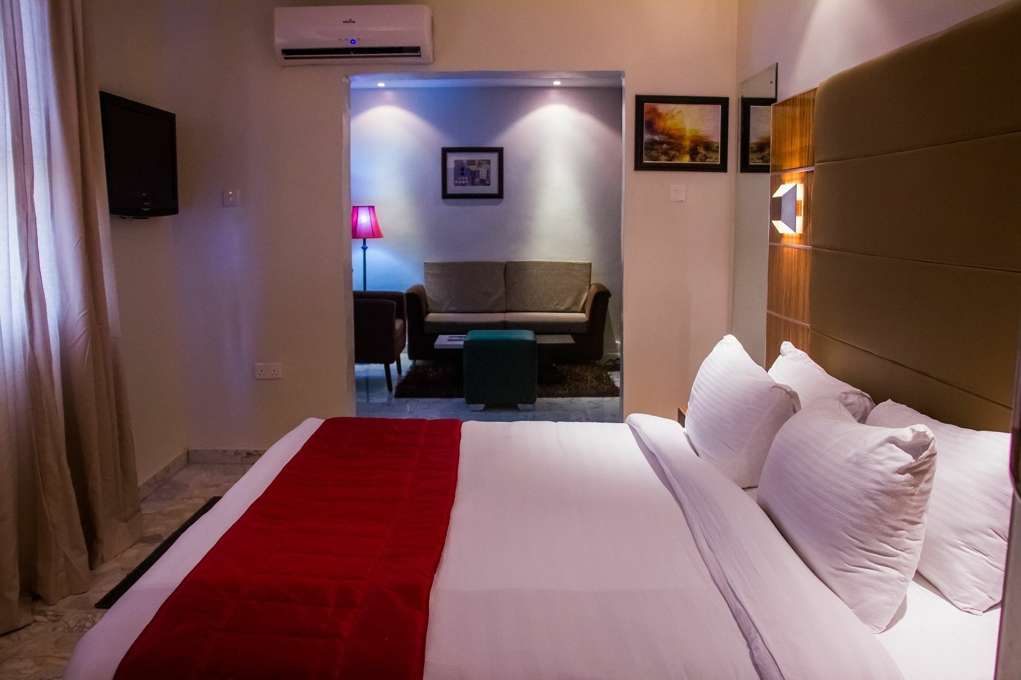 Glee Hotel Aliayabiagba Ngoại thất bức ảnh