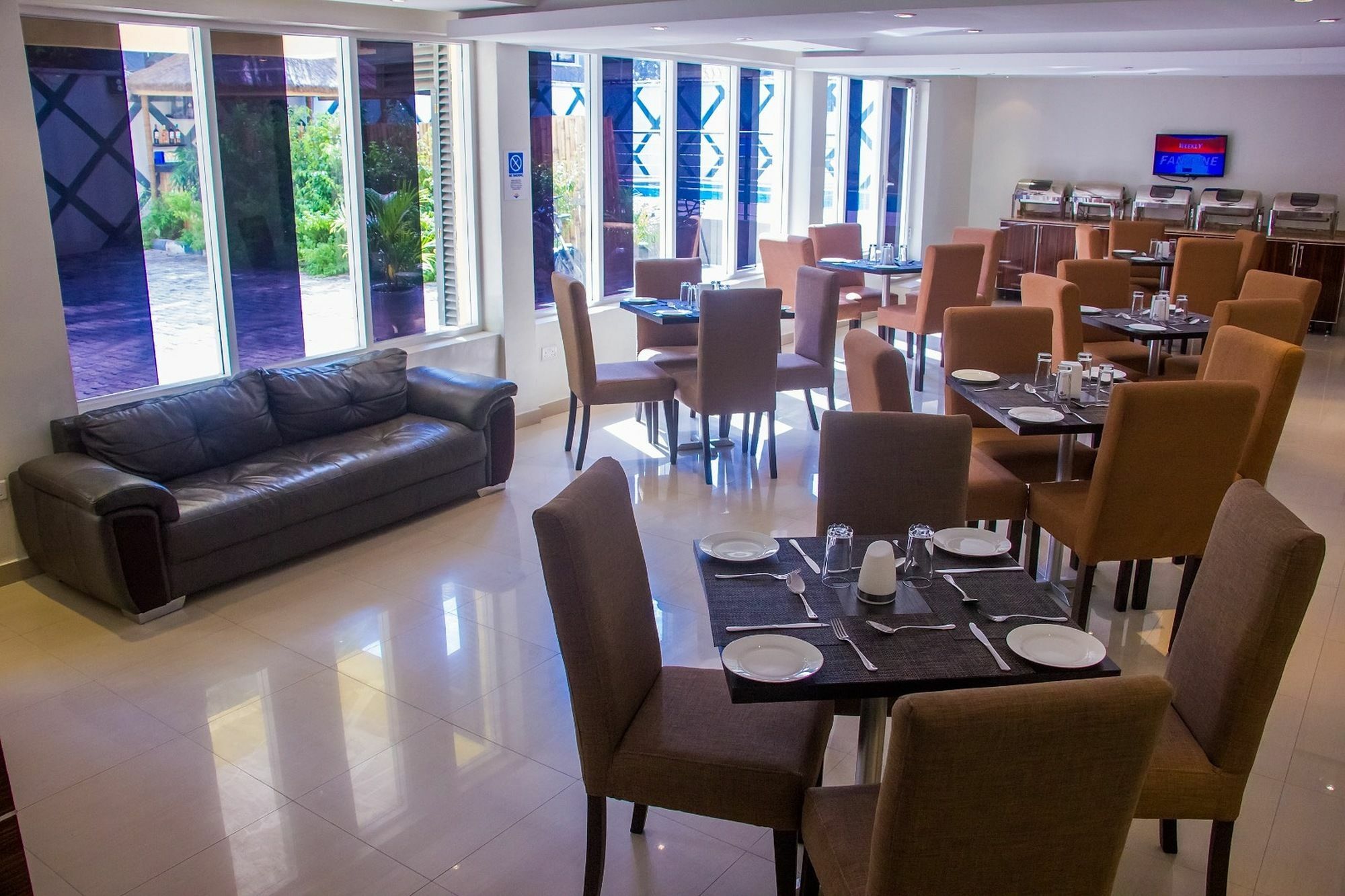 Glee Hotel Aliayabiagba Ngoại thất bức ảnh