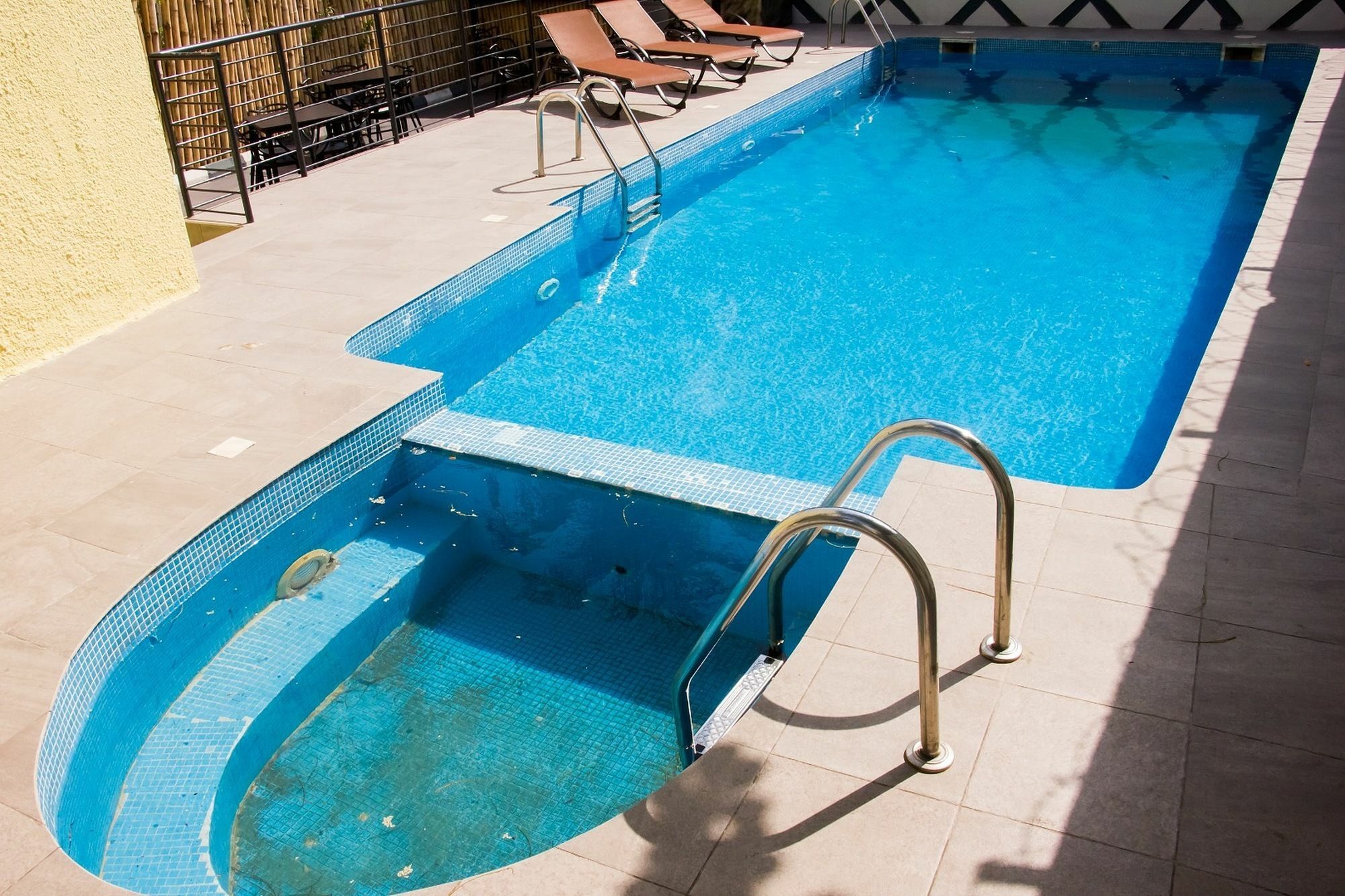 Glee Hotel Aliayabiagba Ngoại thất bức ảnh