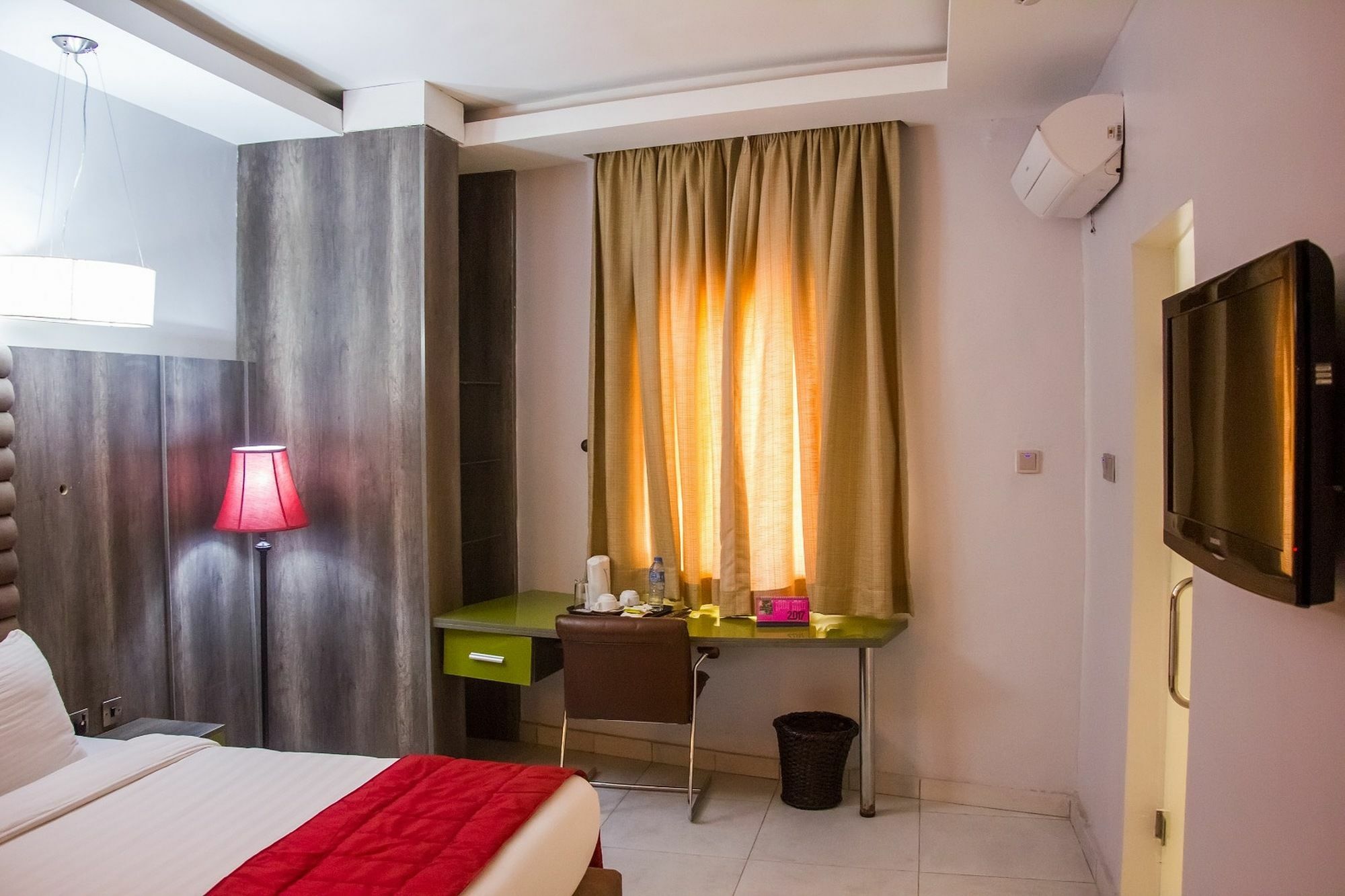 Glee Hotel Aliayabiagba Ngoại thất bức ảnh
