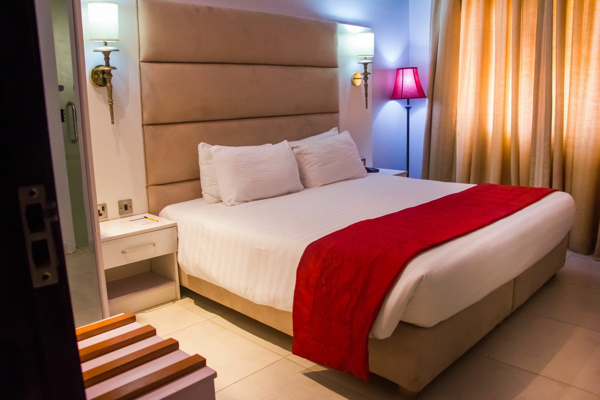 Glee Hotel Aliayabiagba Ngoại thất bức ảnh